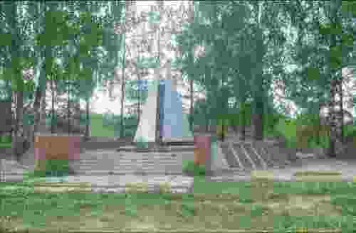 Братская могила советских воинов, погибших в боях с фашистами